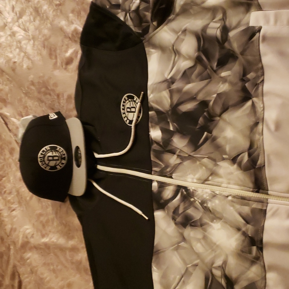 Mens  Hoodie  &  snapback hat